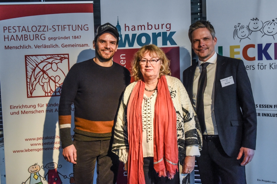 Silke Schwartau von der Verbraucherzentrale mit Steffen Henssler und Kai Gosslar